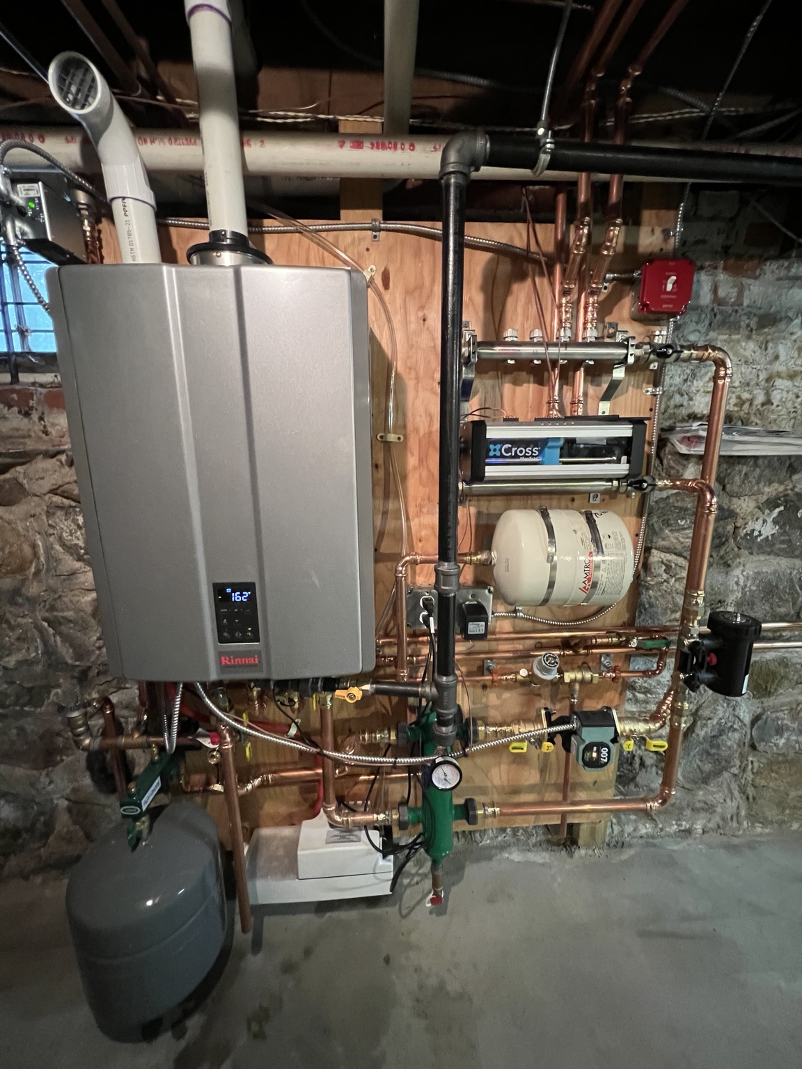 Rinnai heating equipment with copper piping and controls